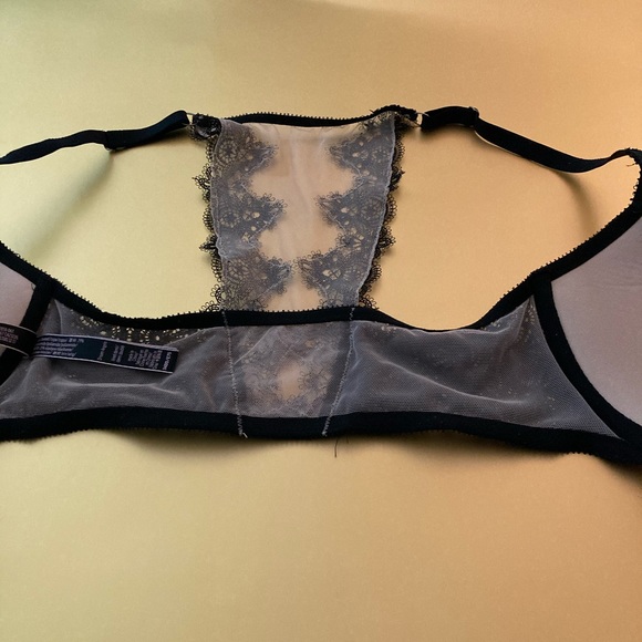 VS Racerback Bra - Picture 3 of 6